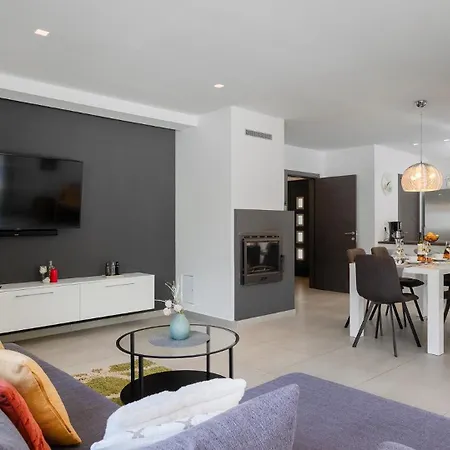 Leda By Guide Villa *