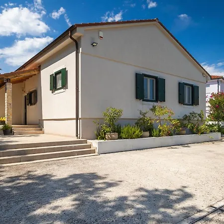 Leda By Guide Villa *